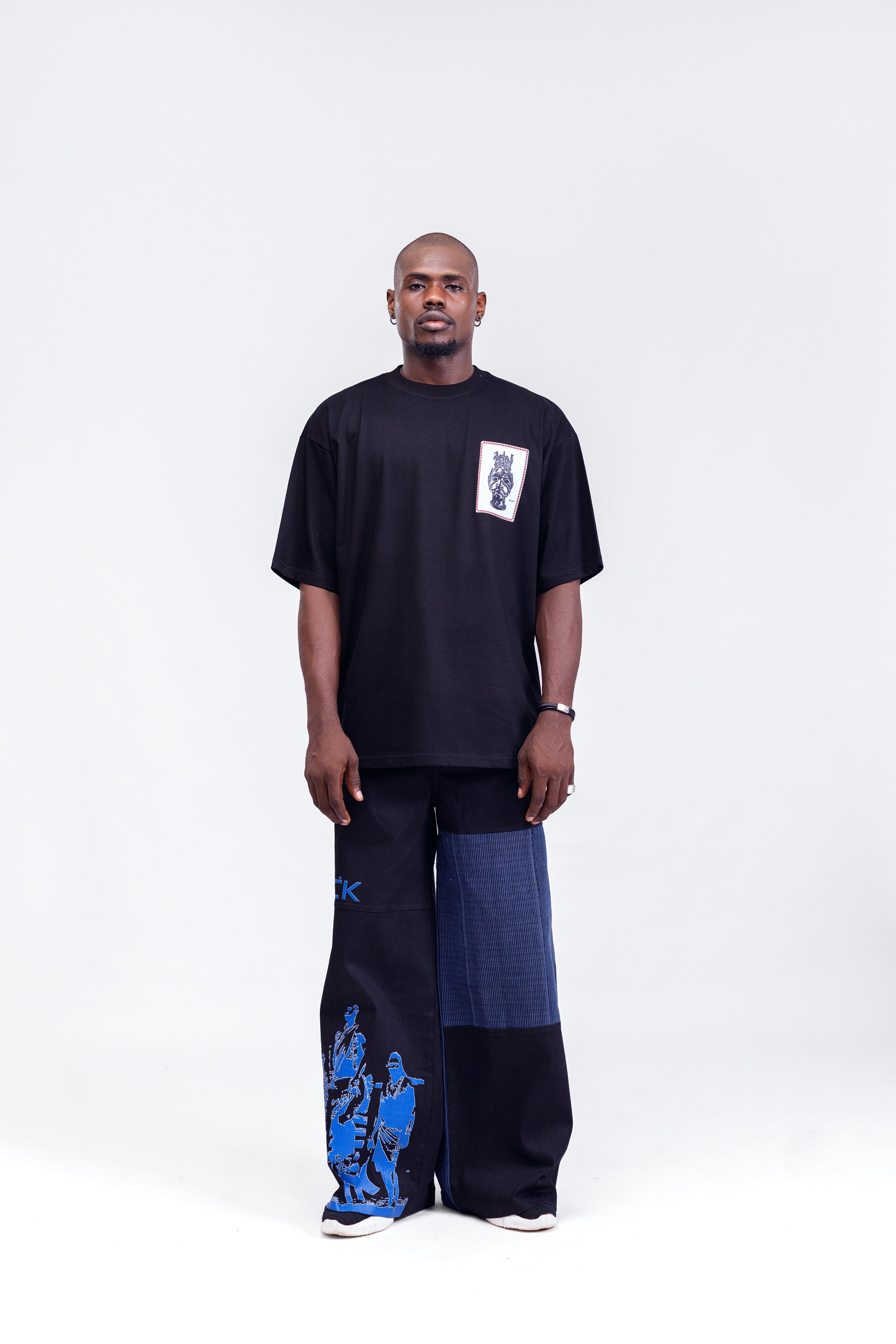 Royal Artefacts Tee in Black