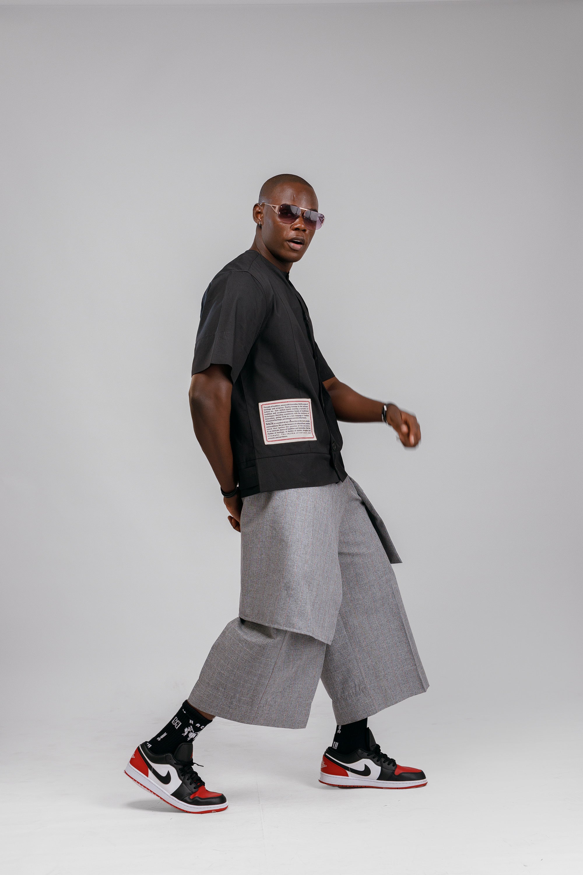 T.O.T SHIRT IN BLACK (THREADS OF TRADITION)