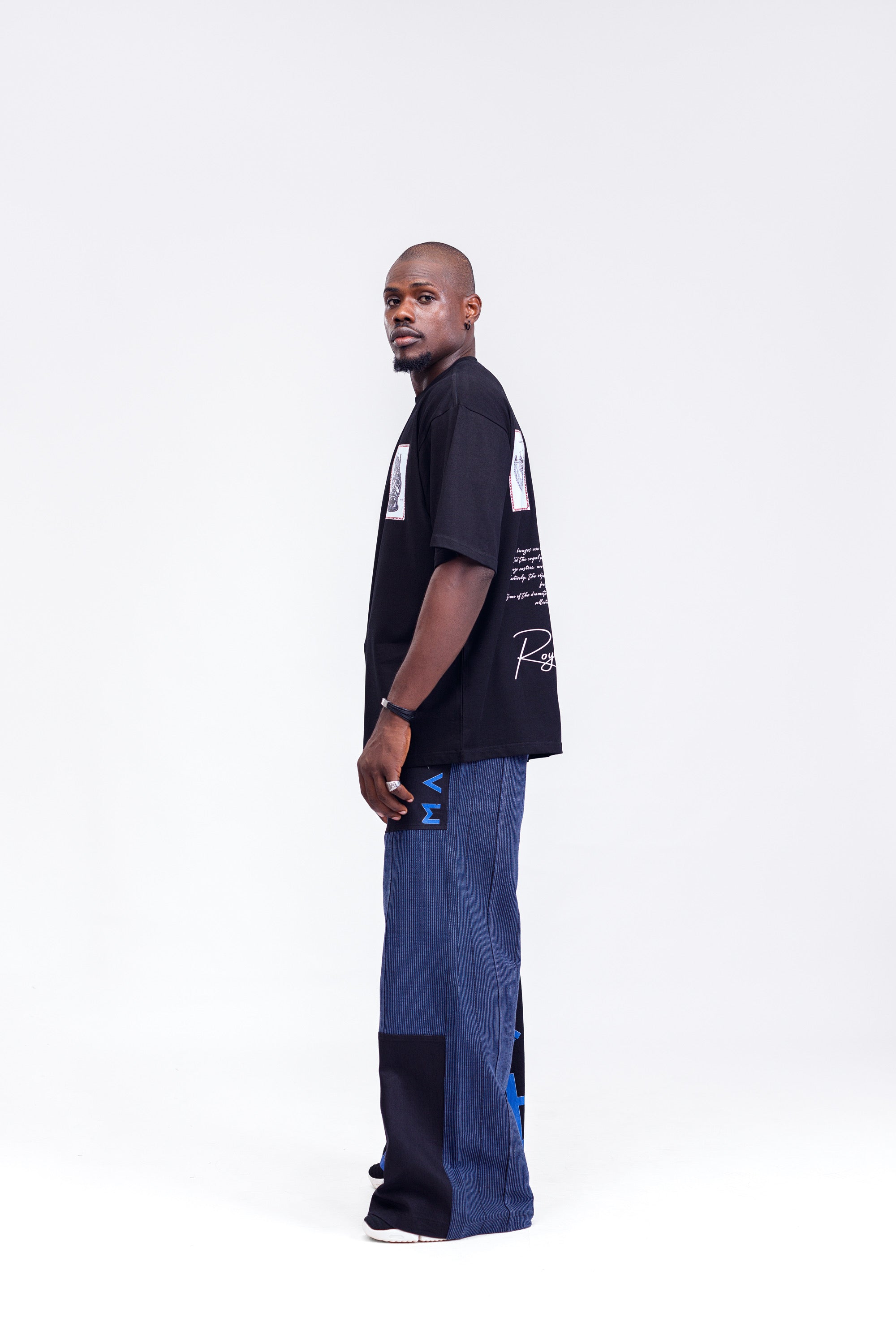 Royal Artefacts Tee in Black