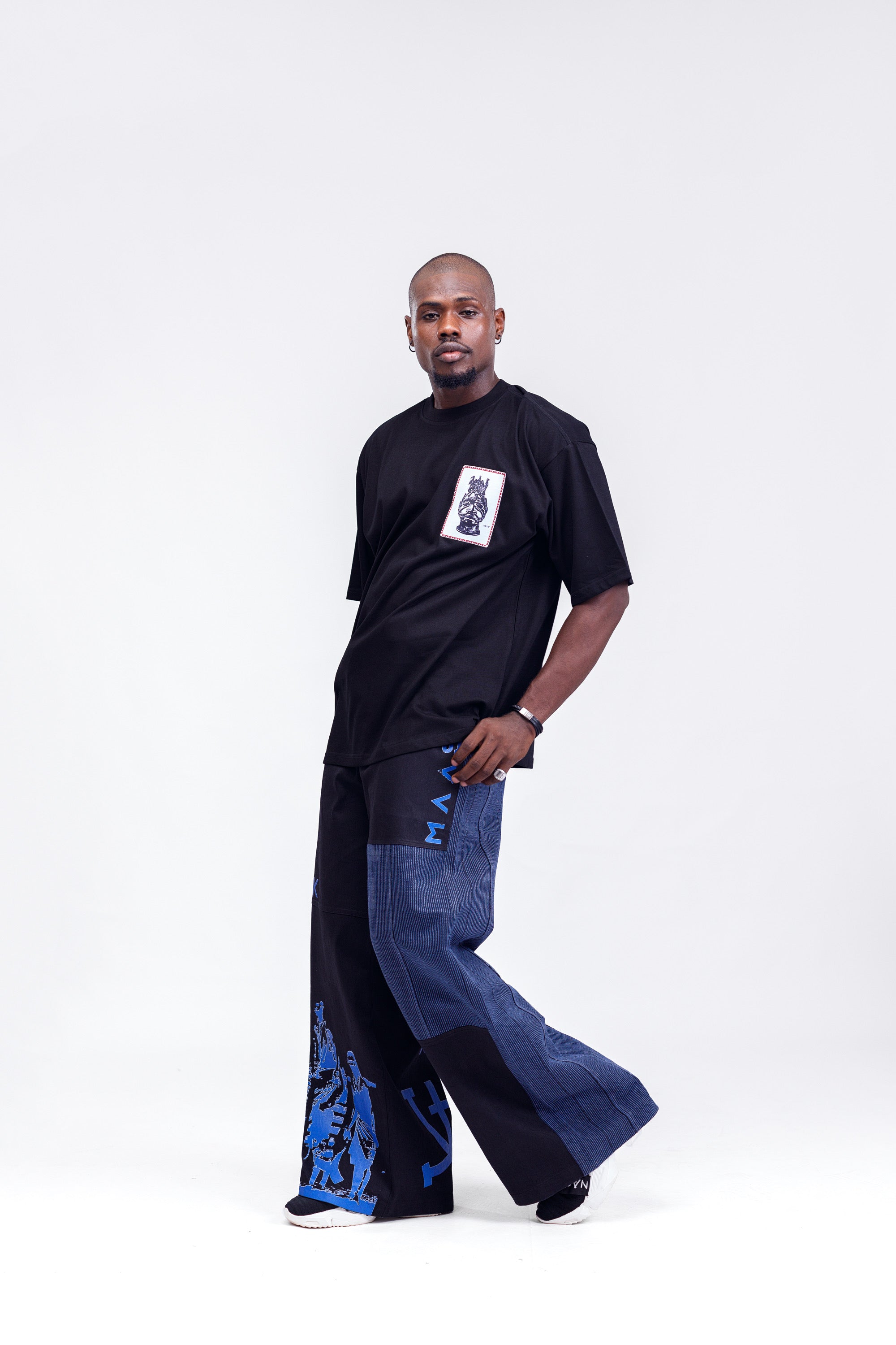 Royal Artefacts Tee in Black
