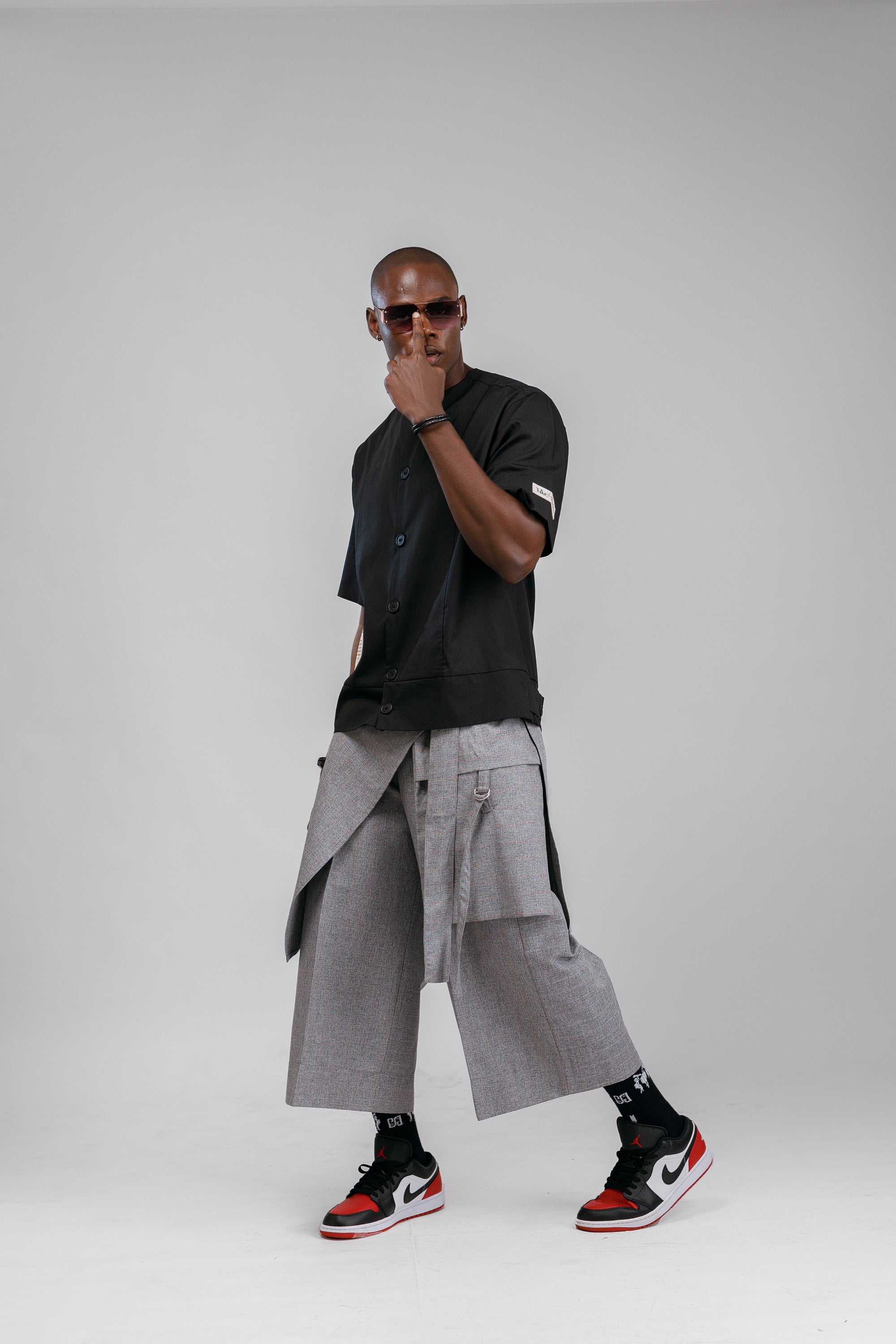 T.O.T SHIRT IN BLACK (THREADS OF TRADITION)