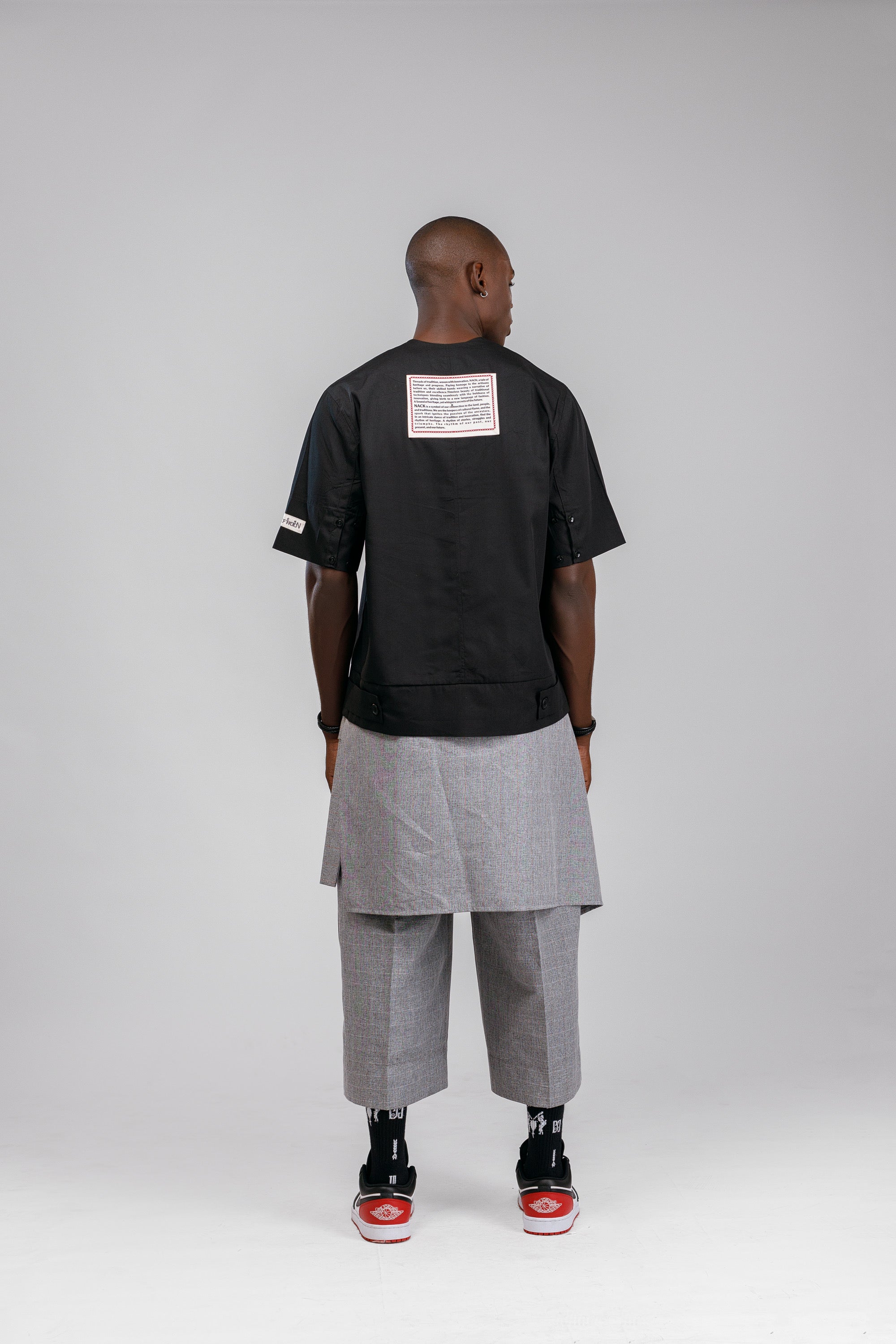 T.O.T SHIRT IN BLACK (THREADS OF TRADITION)